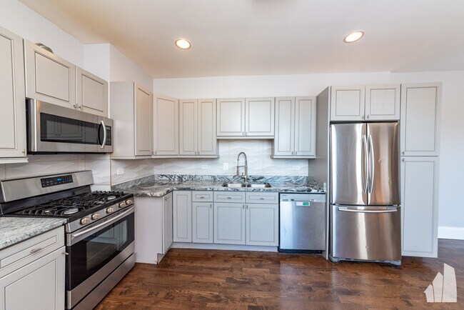 Foto del edificio - 623 E Groveland Park