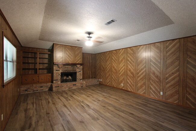 Building Photo - 145 Spring Hill Ave