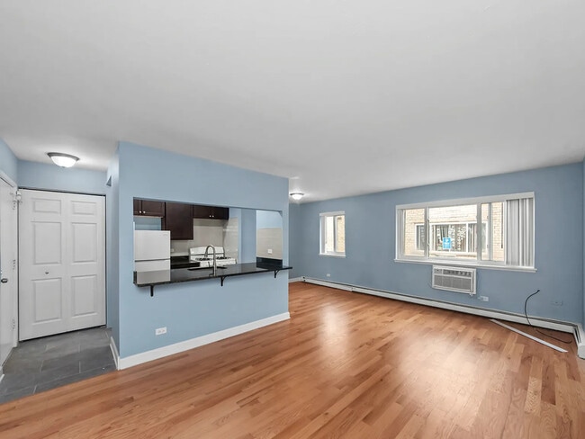 Photo - 3748 N Pine Grove Ave Apartment