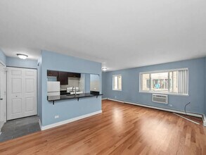 Building Photo - 3748 N Pine Grove Ave