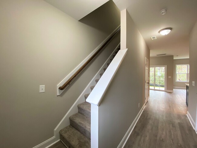 Building Photo - 3 Bed, 2.5 Bath in Stonebay Townhomes!