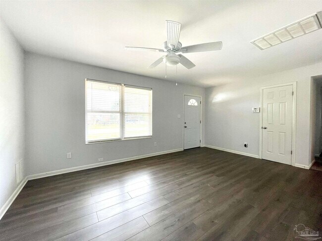 Foto del edificio - 2431 Planetarium Ave