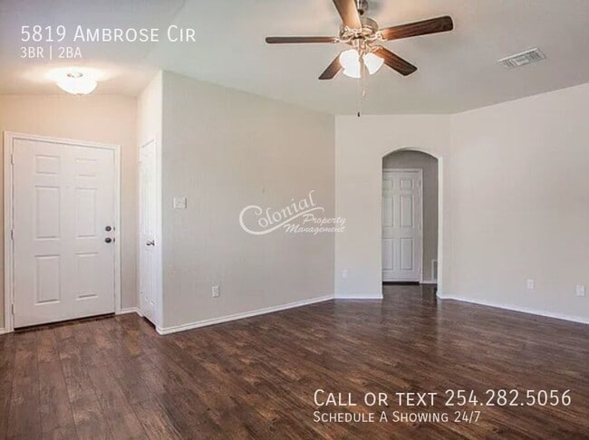 Foto del edificio - 5819 Ambrose Cir