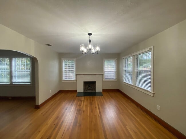 Building Photo - 948 Alachua Ave