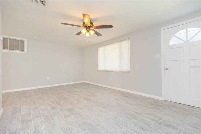 Foto del edificio - 12814 Kings Manor Ave