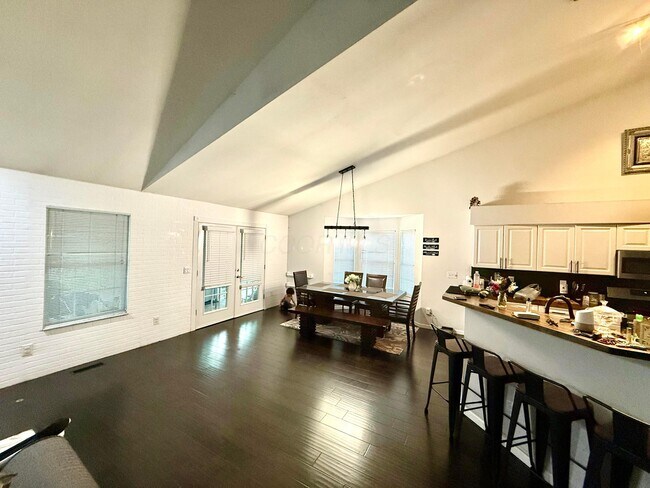 Building Photo - 4911 Claymill Dr