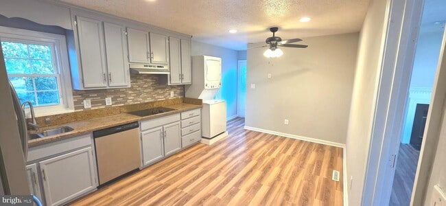 Building Photo - 125 Oakview Dr SE