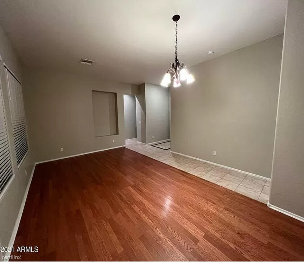Foto del edificio - 4 br, 2 bath House - 4628 E County Down Dr