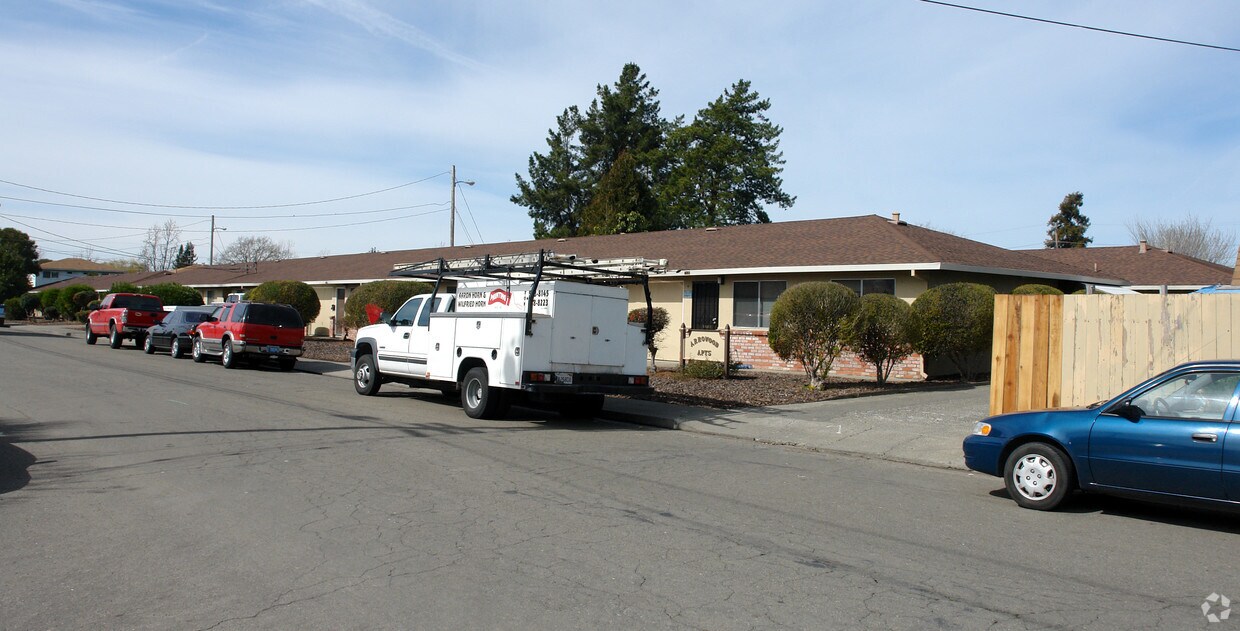 Primary Photo - 471-481 Arrowood Dr