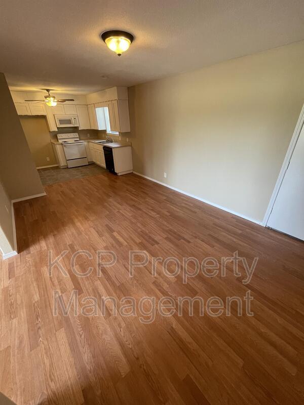 Building Photo - 1204 N Davis St