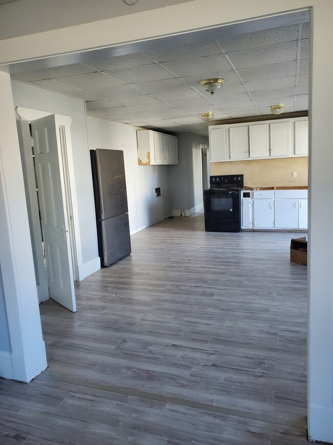 Building Photo - 32168 Broad St