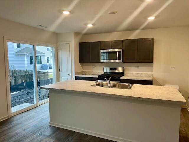 Foto del edificio - 7620 Violet Ln