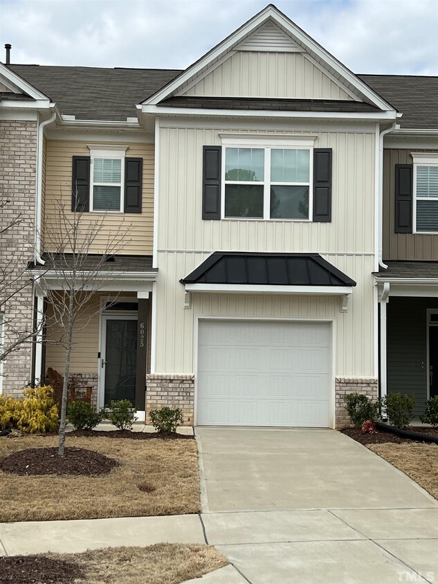 Foto principal - 6025 Beale Loop