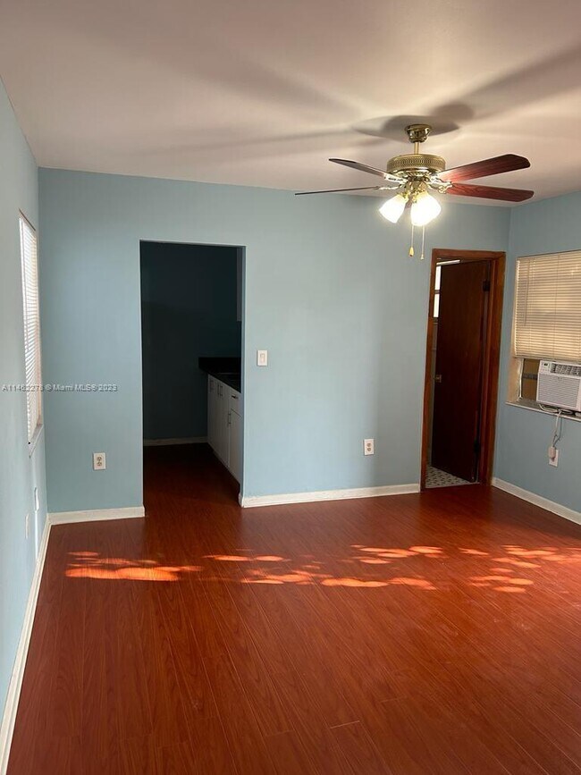 Foto del edificio - 3547 SW 24th St