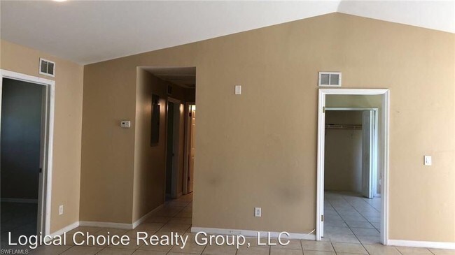 Building Photo - 3 br, 2 bath Apartment - 141 Meadow Rd.