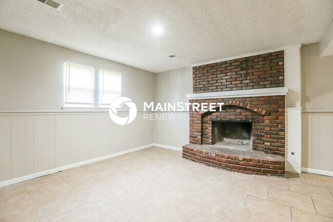 Foto del edificio - 4 Bedroom Pet-Friendly Home in Kansas City...