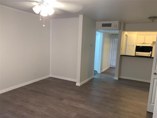 Building Photo - 2734 Throckmorton St