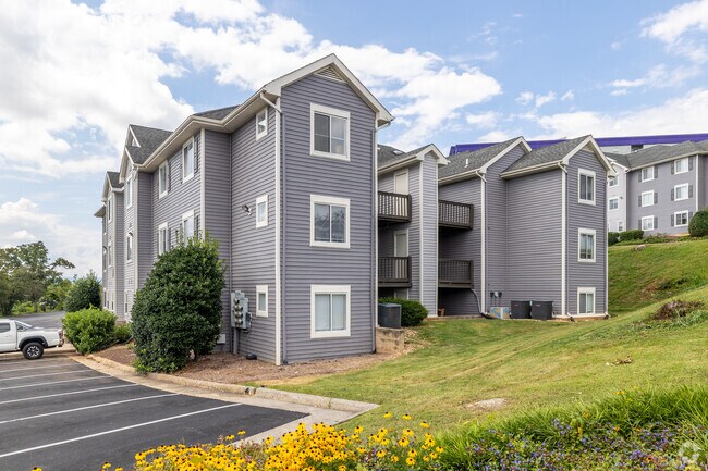 Foto del edificio - The Hills Northview Apartments