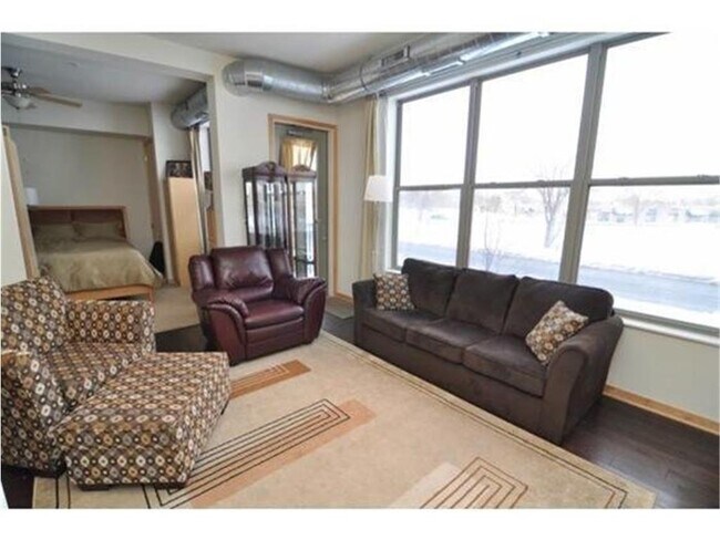 Foto del edificio - 3640 Wooddale Ave S