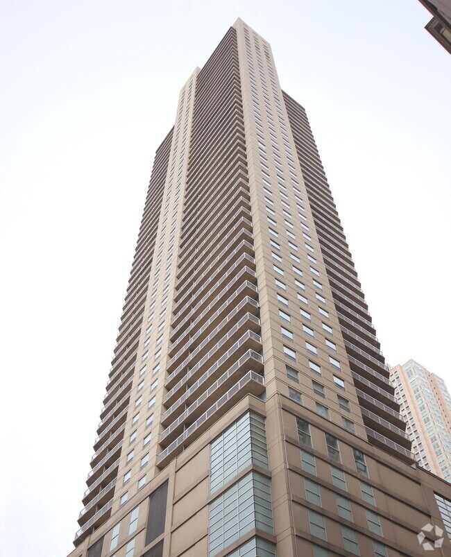 Building Photo - 545 N Dearborn St