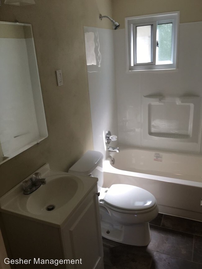 Building Photo - 430 Nelbon Ave