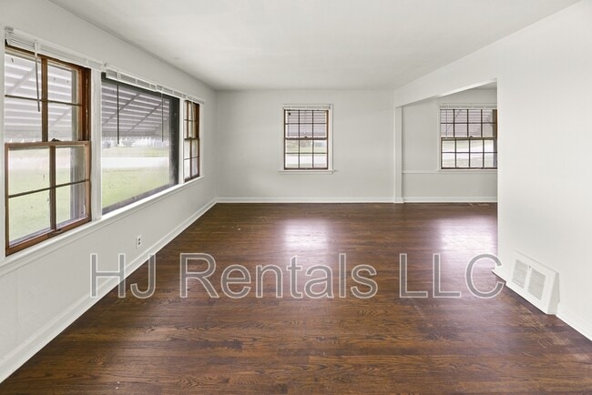 Photo - 10139 Cabot Drive House