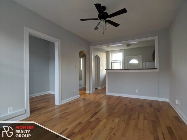 Building Photo - 4409 N Wolcott Ave