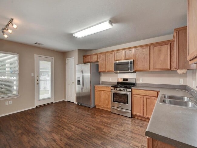 Building Photo - 153 Chesser