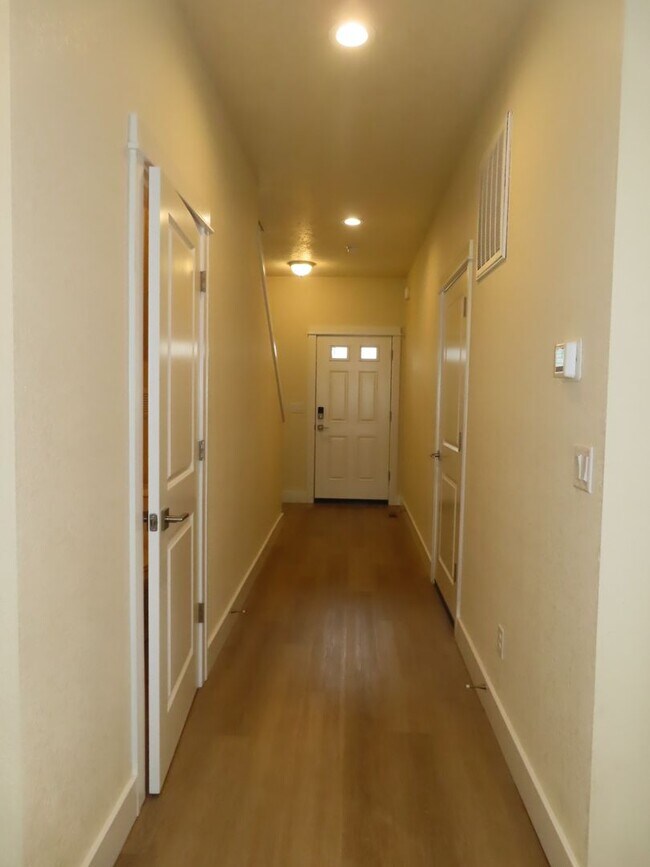 Building Photo - 2587Justine - FH