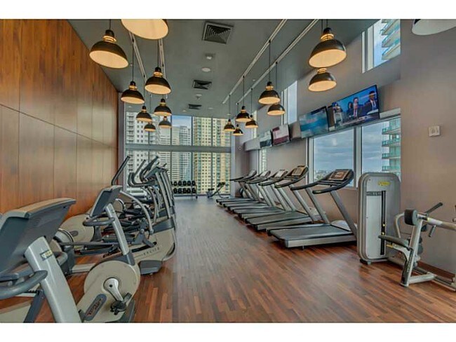 Foto del edificio - 1300 Brickell Bay Dr