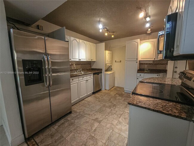 Building Photo - 10907 SW 88th St