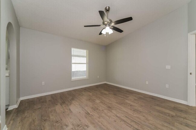 Building Photo - 396 Regal Downs Cir