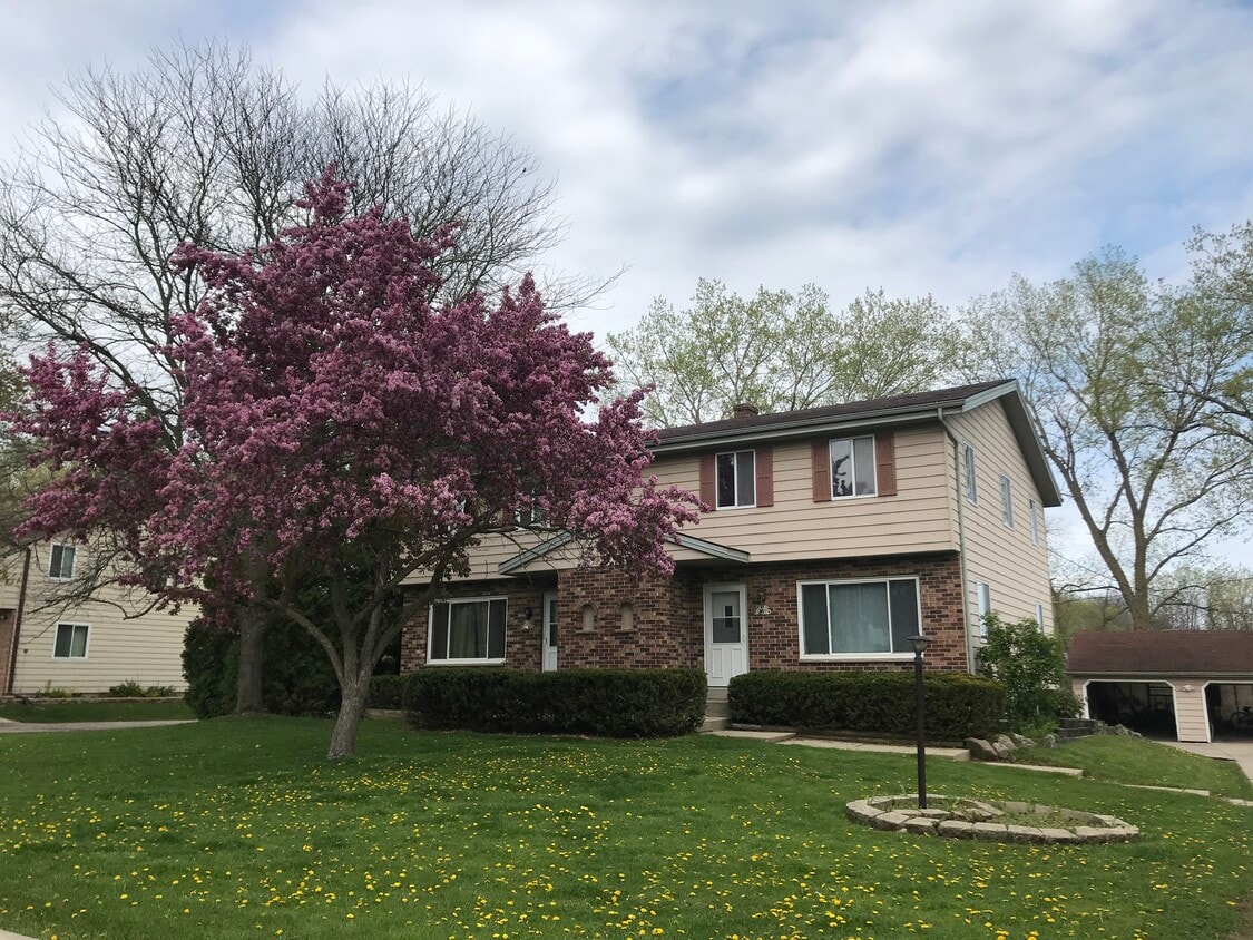 Foto principal - W151N11474 Potomac Cir