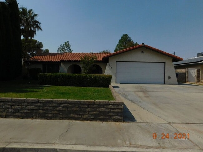 Building Photo - Charming 3-Bedroom Home with Solar, A/C & ...