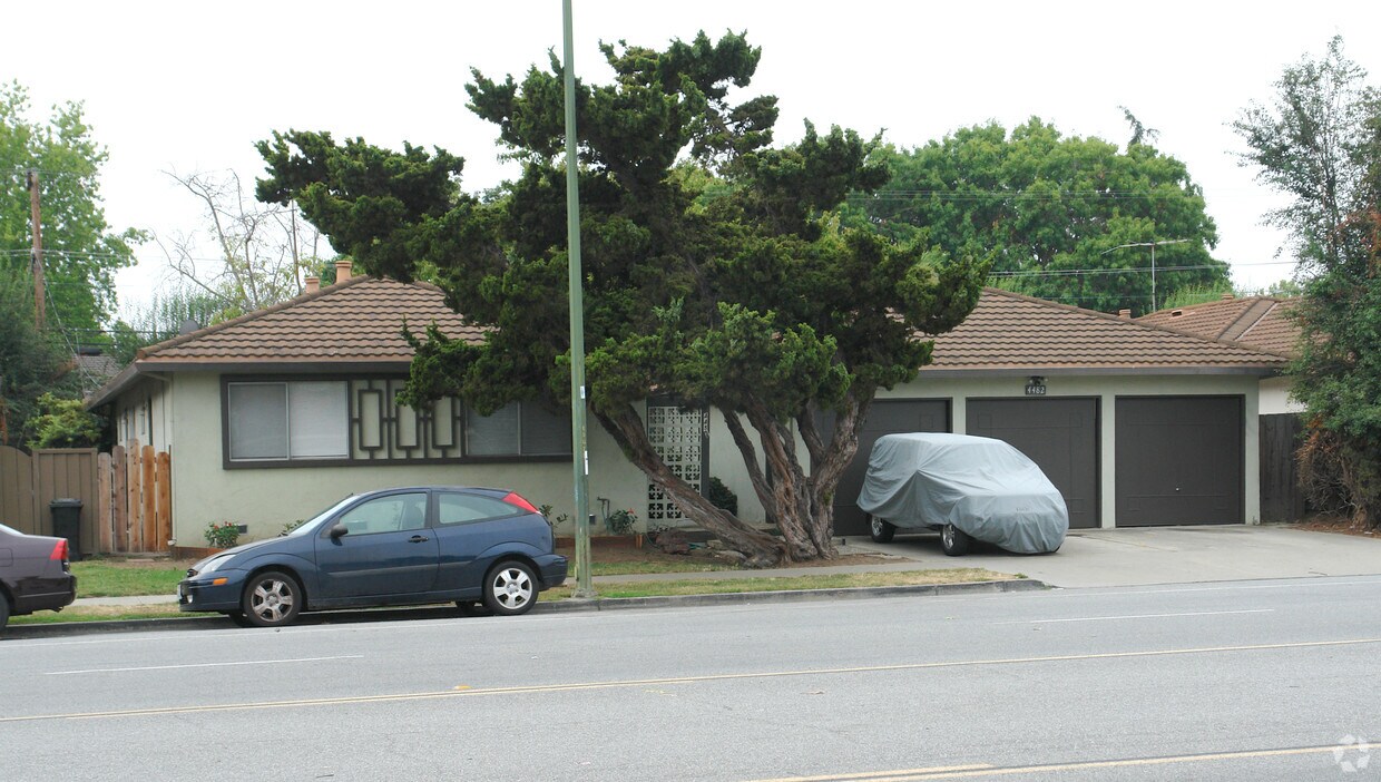 Primary Photo - 4482 Hamilton Ave