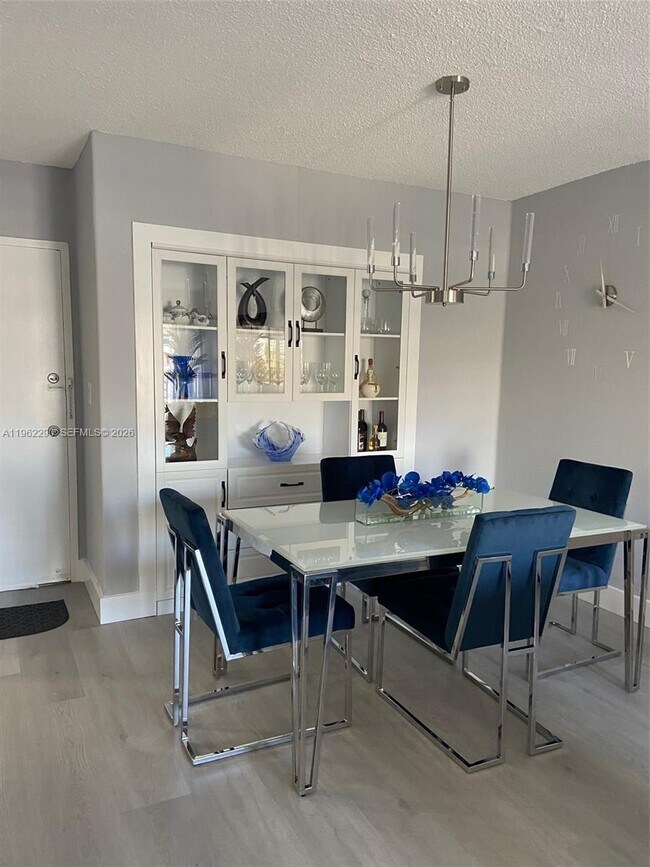 Foto del edificio - 400 Kings Point Dr