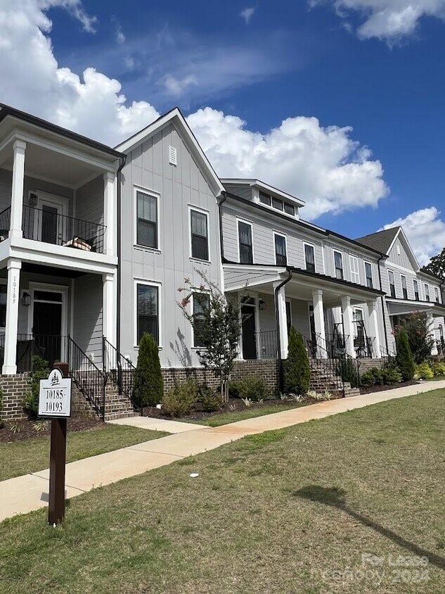 Foto principal - 10189 Meeting House Dr NW