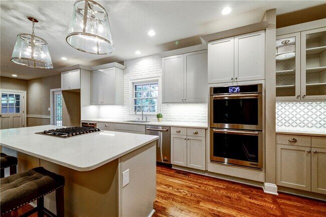 Foto del edificio - 325 Kelson Dr NW