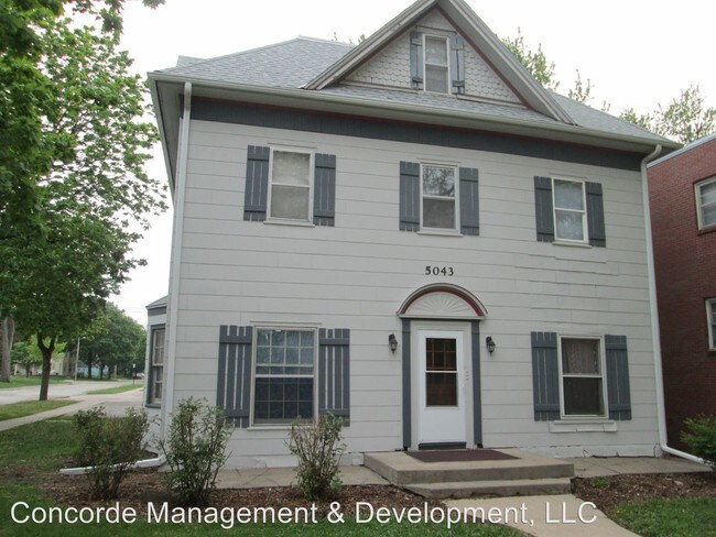 Building Photo - 5043 Huntington Ave