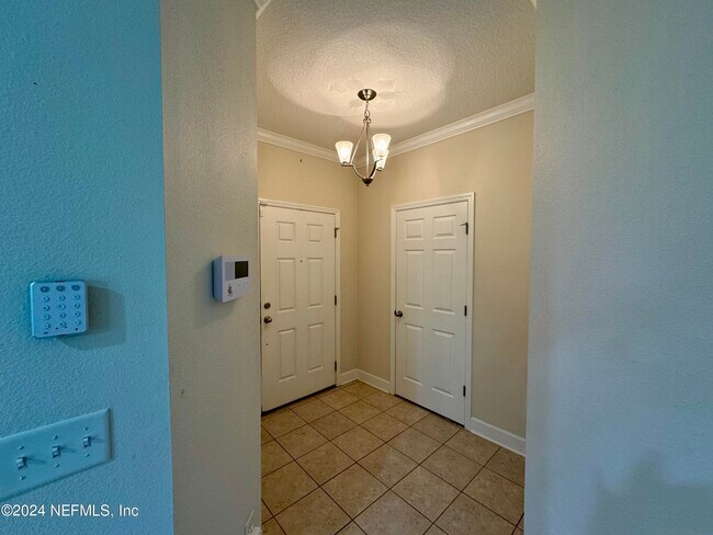 Foto del edificio - 289 Spring Park Ave