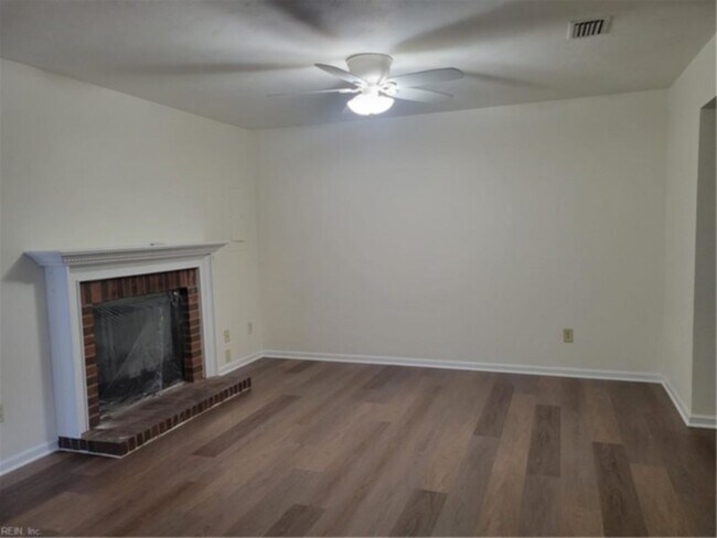 Building Photo - 1435 Canadian Ct