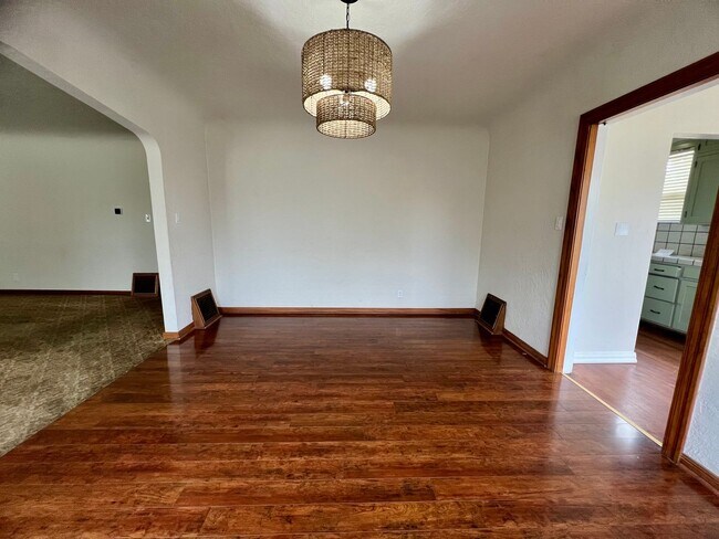 Foto del edificio - *** JUST REDUCED & MOVE- IN SPECIAL *** 3 Bedroom, 2 Bathroom charming Craftsman Style Home nestl...