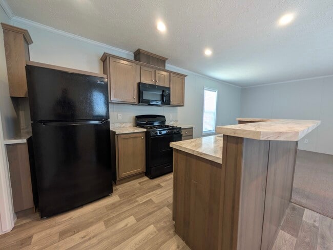 Building Photo - 15929 Villaire Ave
