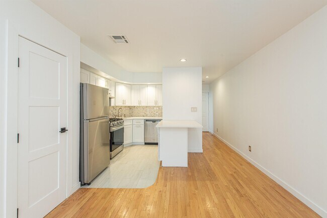 Foto del edificio - 6405 JFK Blvd E