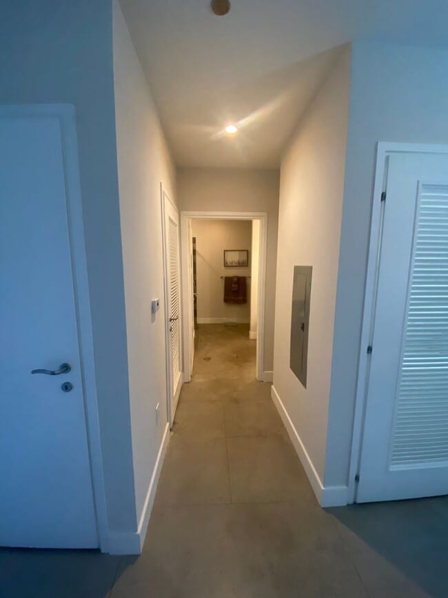 Building Photo - Stunning Fully Furnished Loft with Breatht...