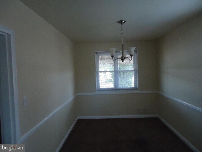Building Photo - 919 Coleridge Rd