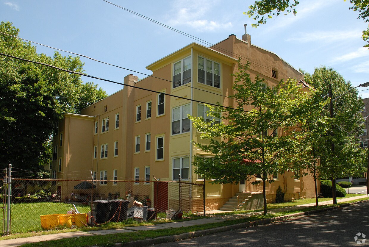 Primary Photo - 1320 W State St