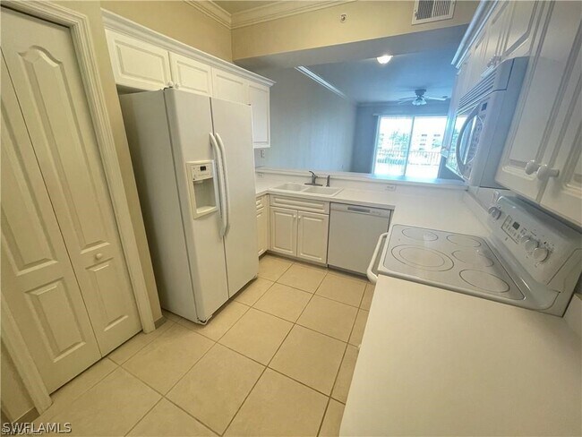 Building Photo - 8550 Kingbird Loop