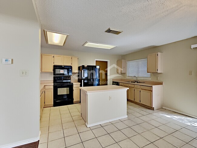 Foto del edificio - 6322 Regency Ct