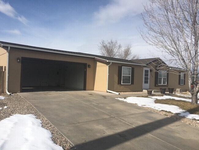 Building Photo - Stunning Home in Greeley